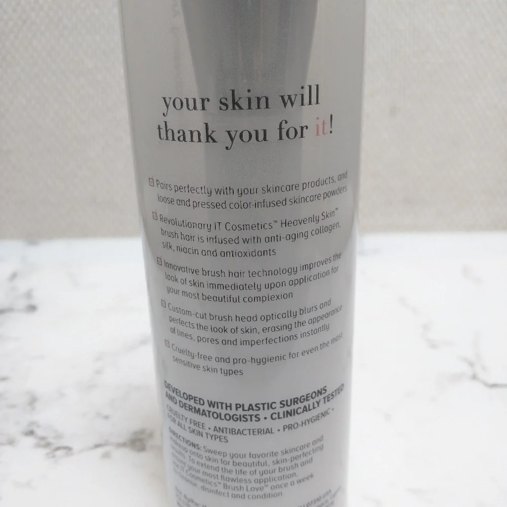 It Cosmetics Bye Bye Pores Brush